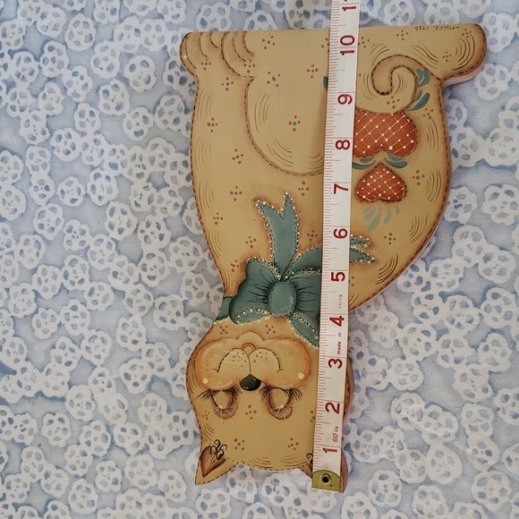 Hand-painted Wood Cat Cutout - Picture 10 of 13